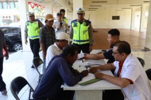 Cegah Kecelakaan, Polres Pelabuhan Tanjung Perak Gelar Ramp Check Bus Peziarah di Sunan Ampel